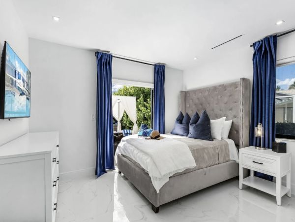 Ultimate Cape Coral Getaway - Luxury 3-Bedroom Pool Home